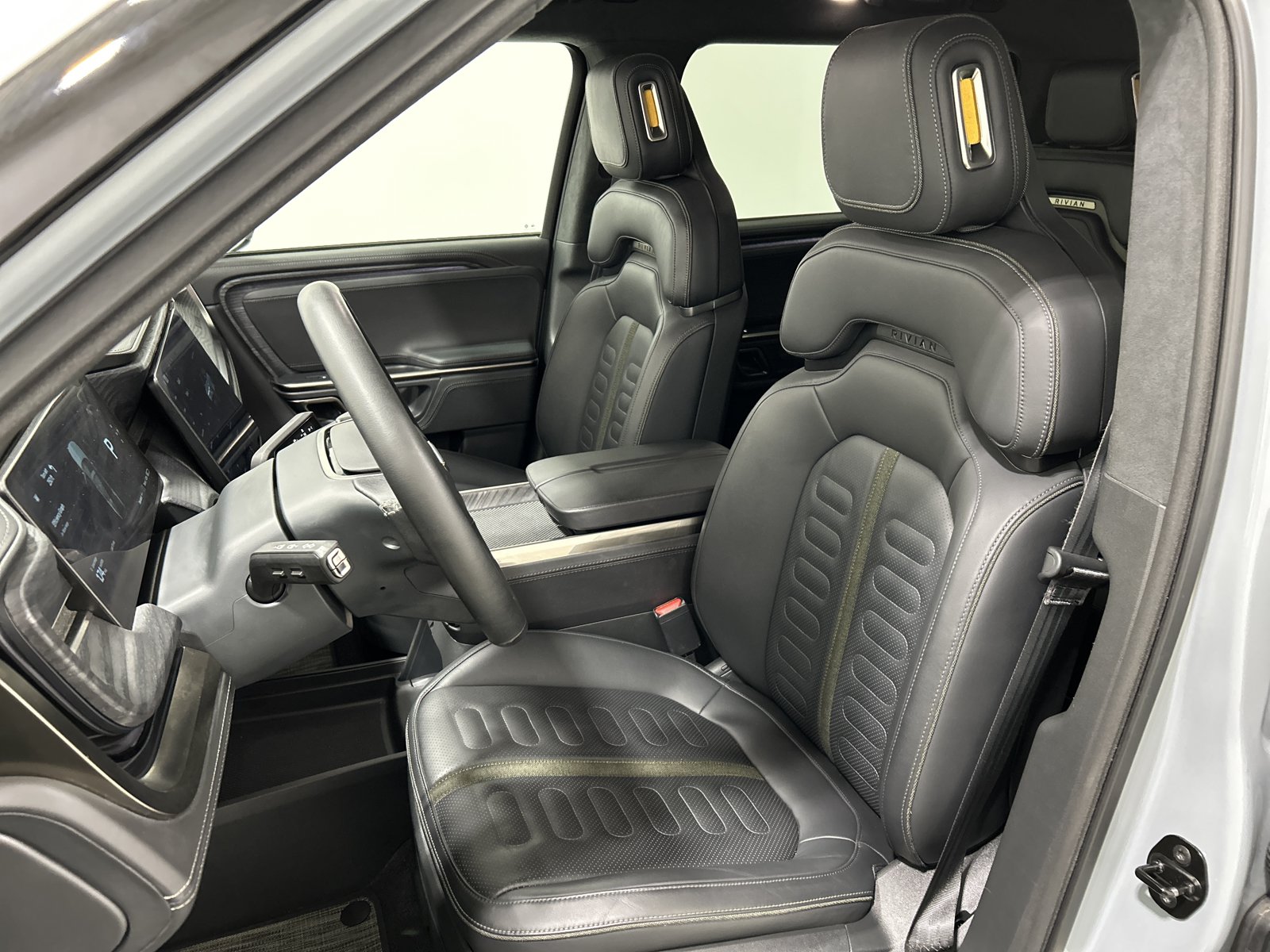 Used 2023 Rivian R1S Adventure AWD/4WD image 20