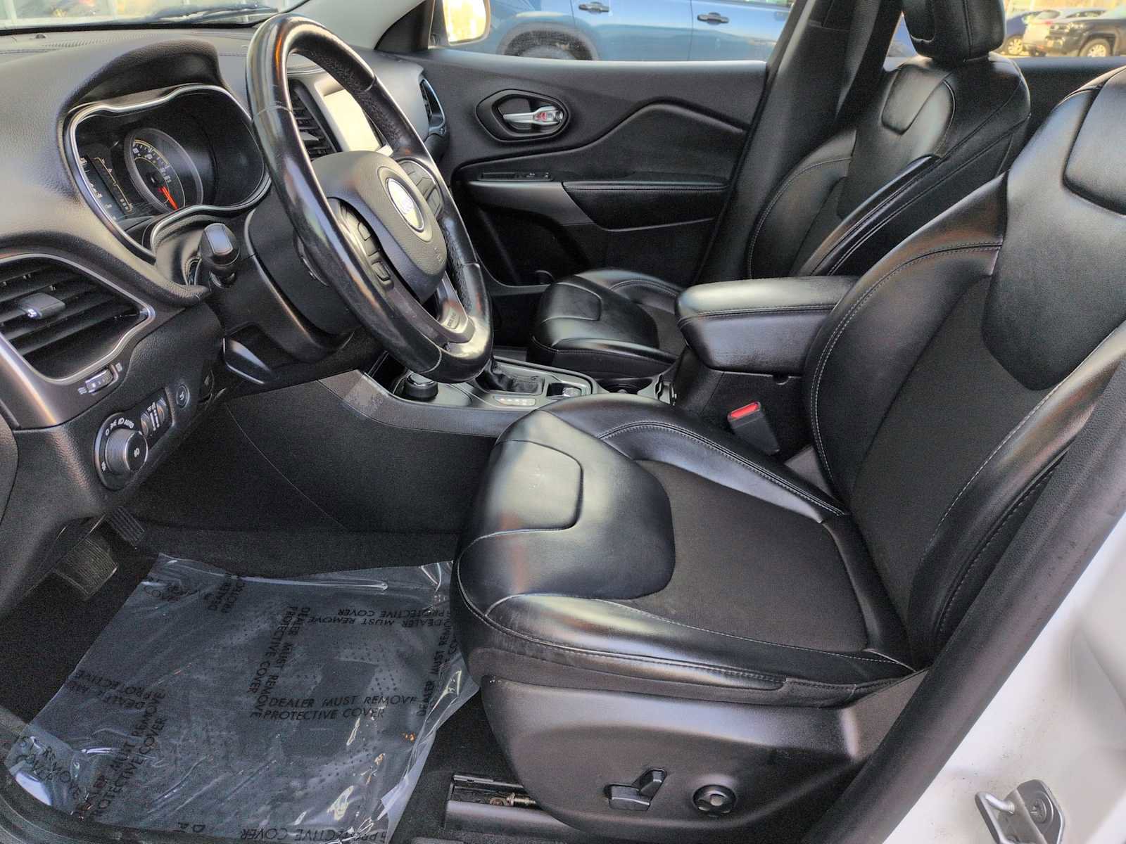 Used 2020 Jeep Cherokee Latitude Plus w/ Comfort/Convenience Group image 16