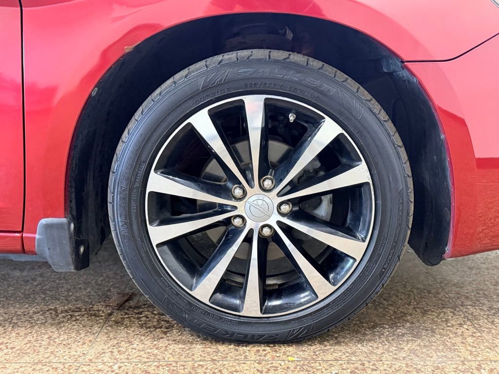 Used 2013 Chrysler 200 S FWD image 20