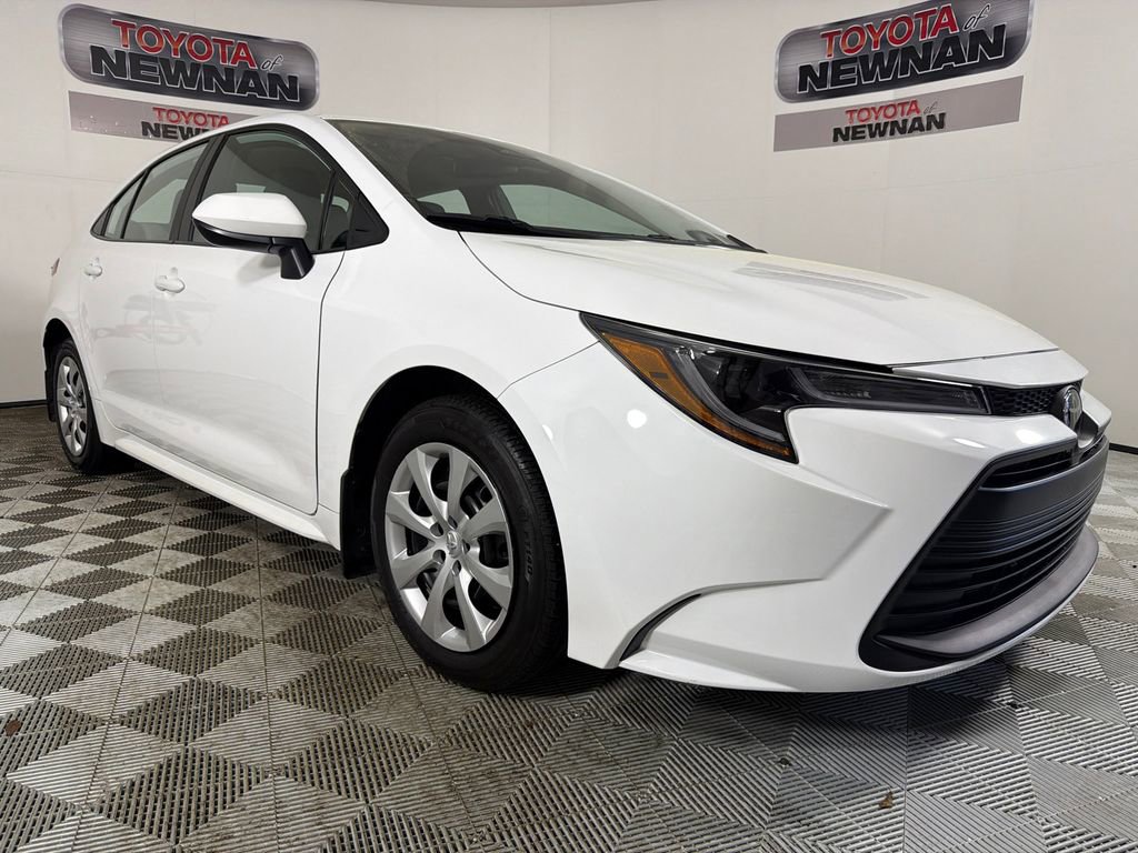 Used 2025 Toyota Corolla LE image 1