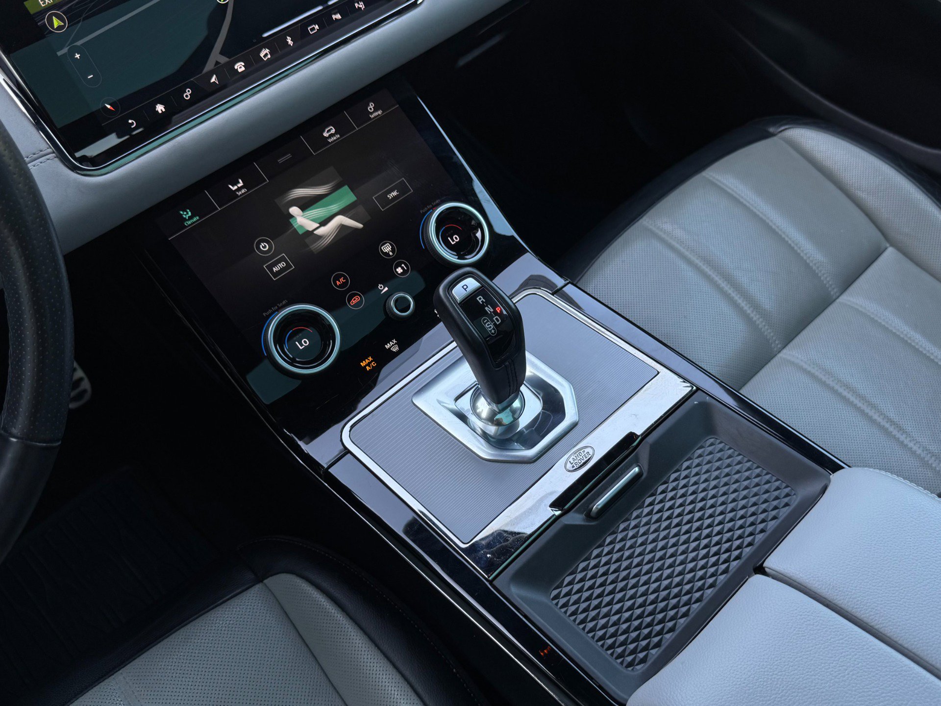 Used 2020 Land Rover Range Rover Evoque R-Dynamic SE image 62