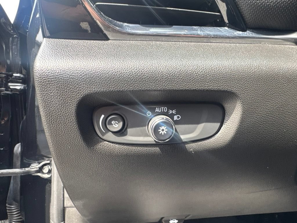 Used 2023 Chevrolet Traverse RS w/ LPO, Floor Liner Package FWD image 33