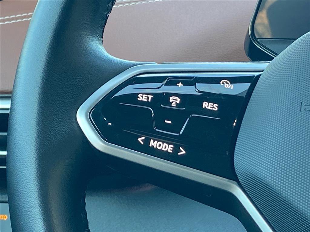 Certified 2022 Volkswagen ID.4 Pro S w/ Gradient Package image 8