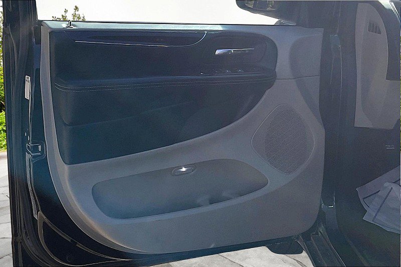 Used 2020 Dodge Grand Caravan SXT image 18