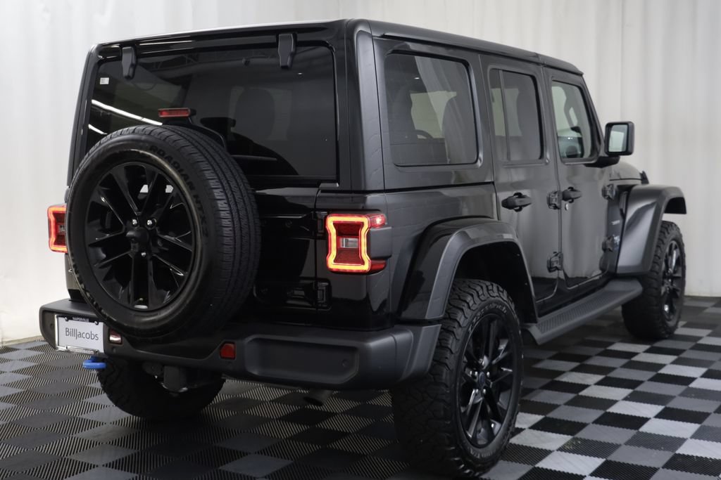 Used 2024 Jeep Wrangler Unlimited Sahara w/ Technology Group AWD/4WD image 18
