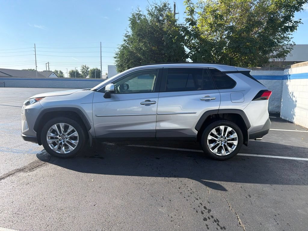 Used 2019 Toyota RAV4 XLE Premium w/ Cold Weather Package AWD/4WD image 2