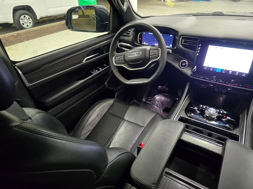 Used 2023 Jeep Wagoneer L Series III w/ Preferred Equipment Group image 41