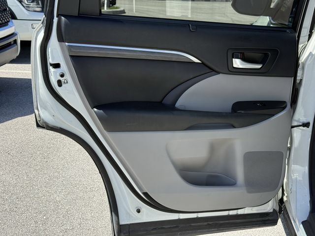 Used 2018 Toyota Highlander Limited FWD image 33
