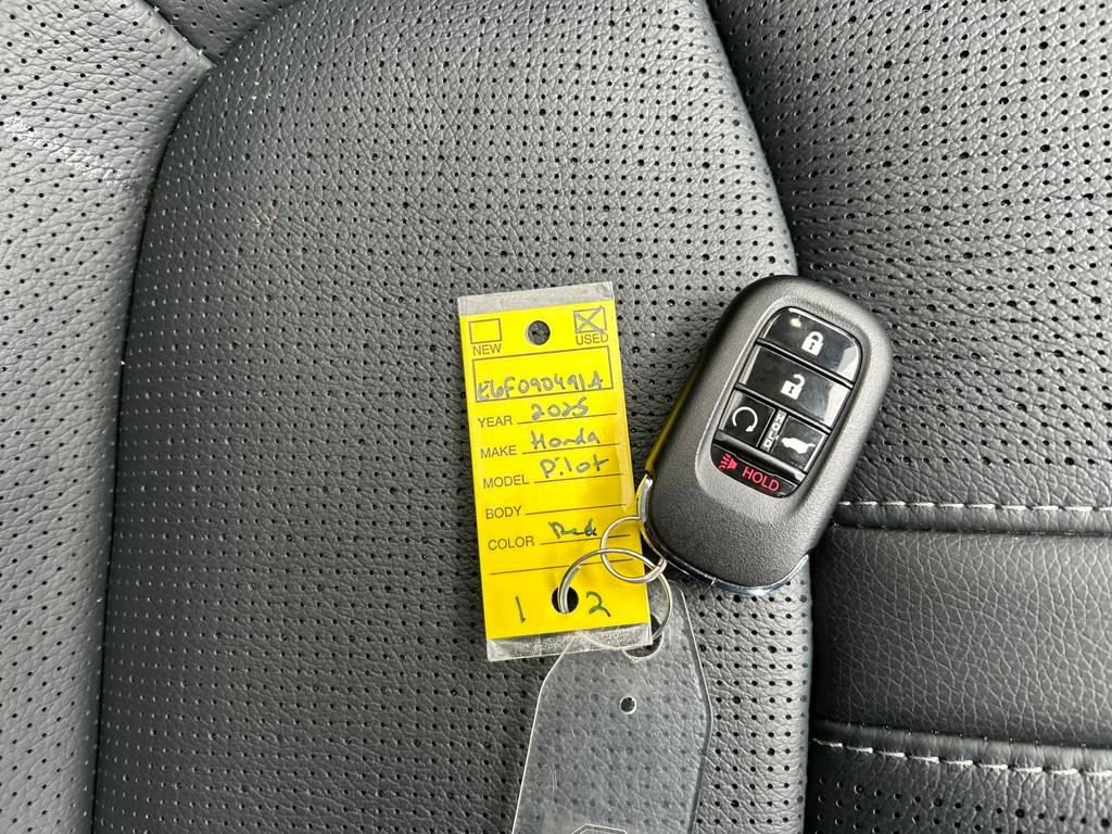 Used 2025 Honda Pilot Elite image 26