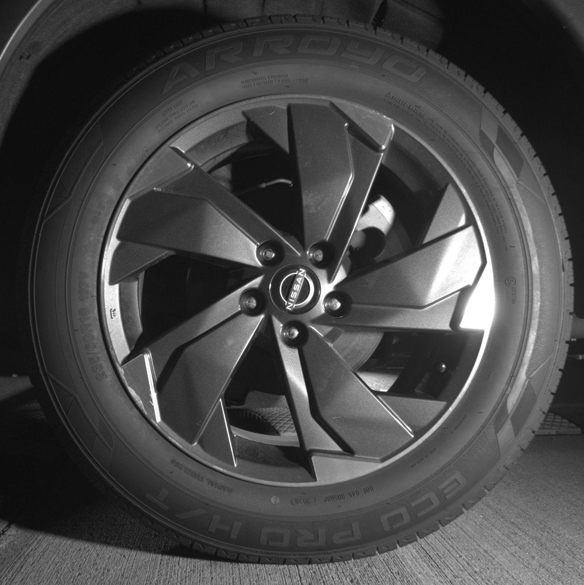 Used 2025 Nissan Rogue SV AWD/4WD image 13