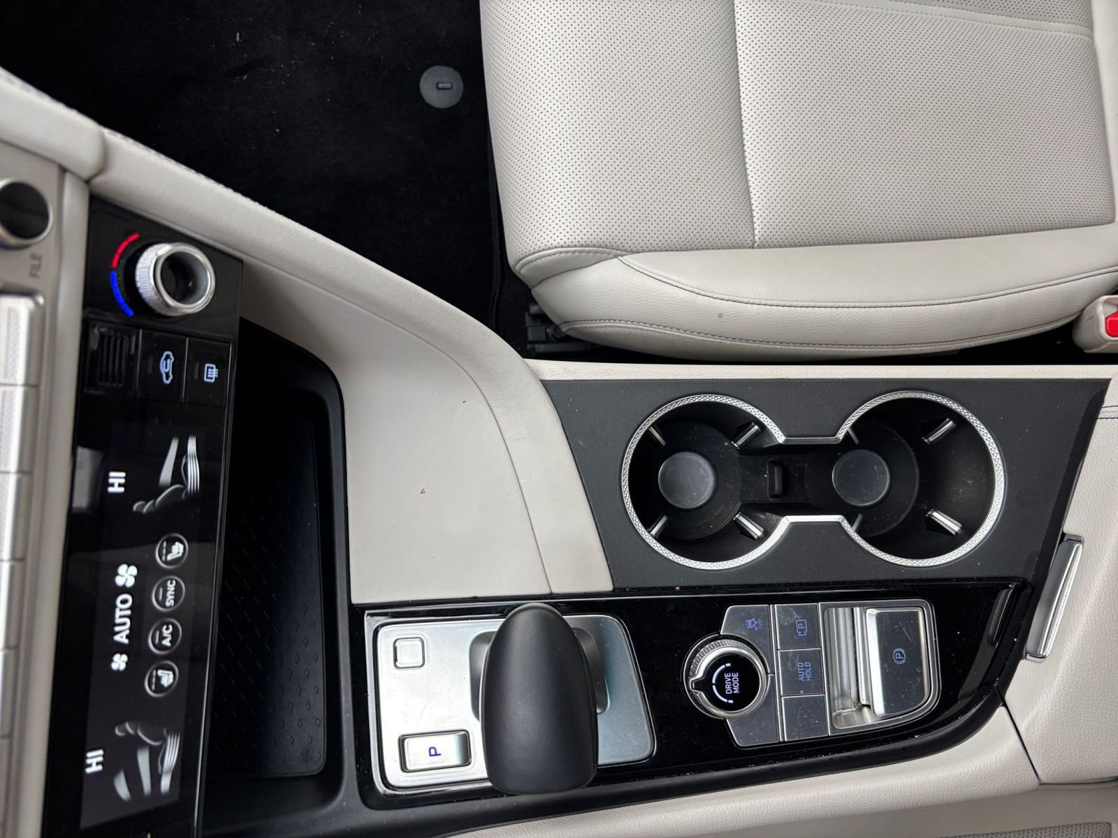 Used 2025 Genesis G70 2.5T image 42