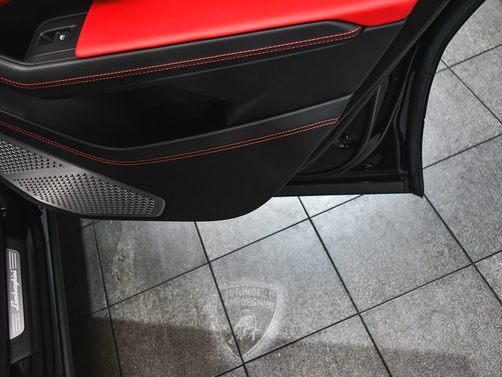 Used 2022 Lamborghini Urus AWD/4WD image 17