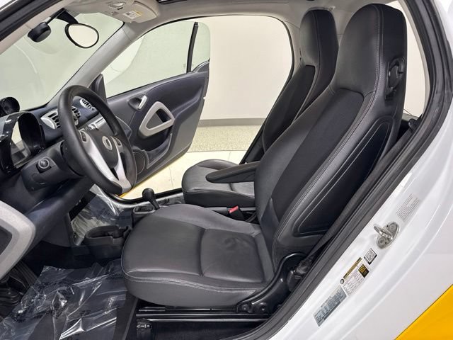 Used 2015 smart fortwo passion w/ Comfort Package RWD image 10