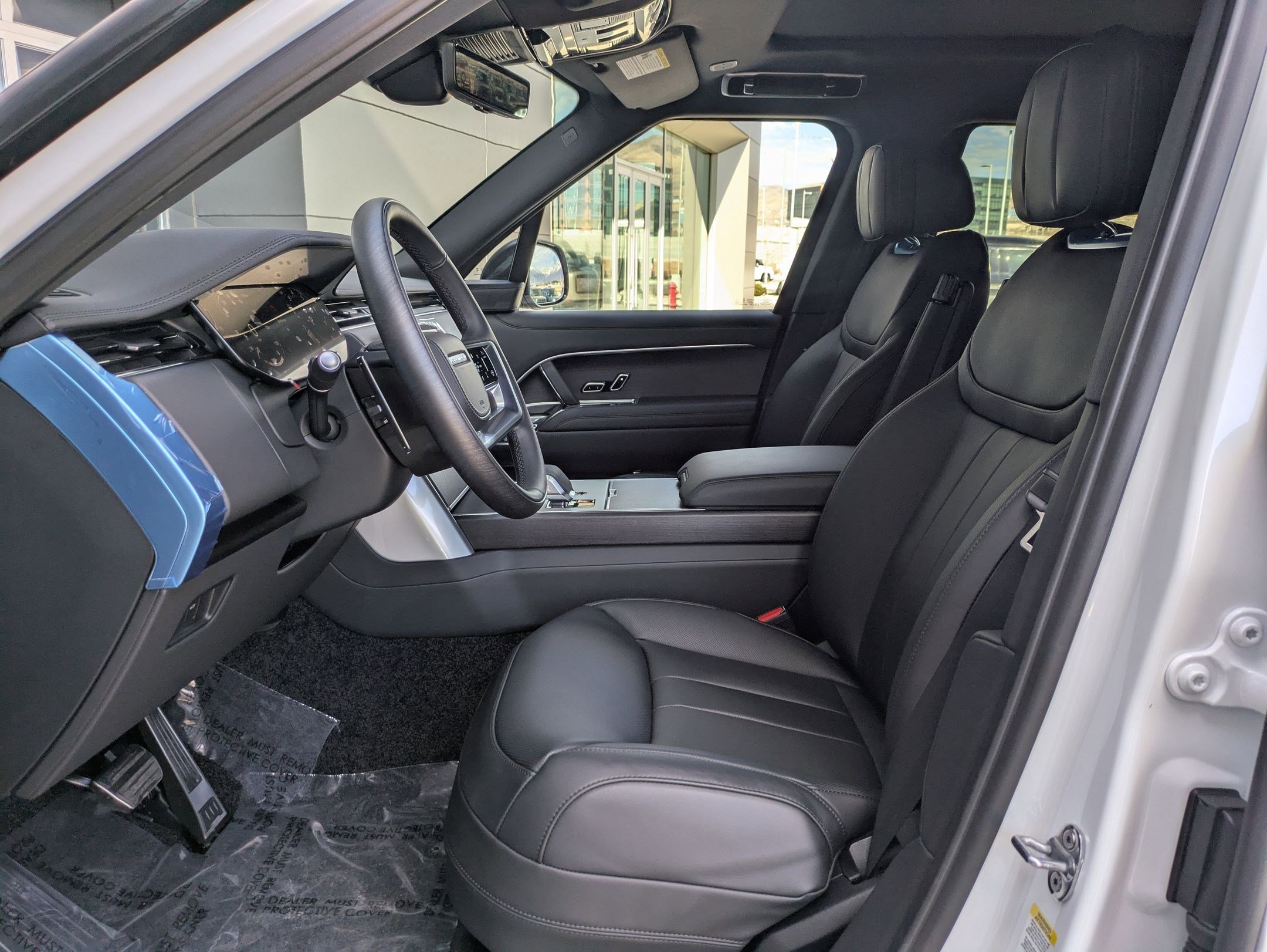 New 2026 Land Rover Range Rover Long Wheelbase SE image 17