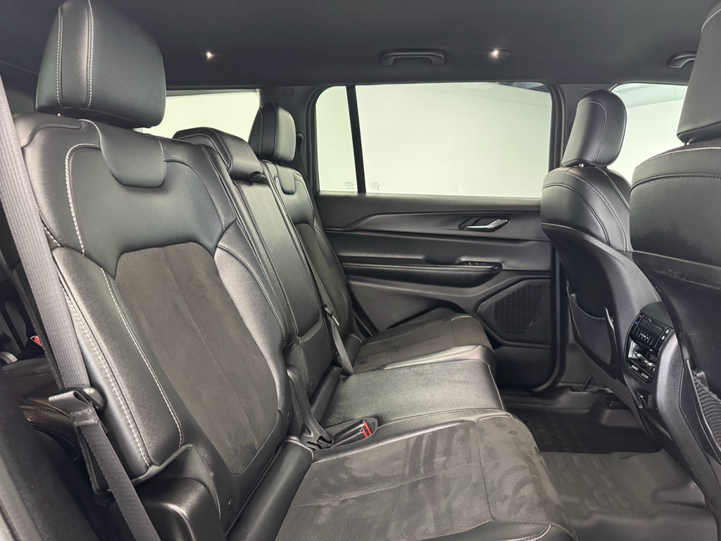 Used 2024 Jeep Grand Cherokee L Laredo image 34