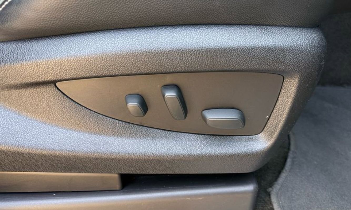 Used 2018 Chevrolet Suburban LT image 38