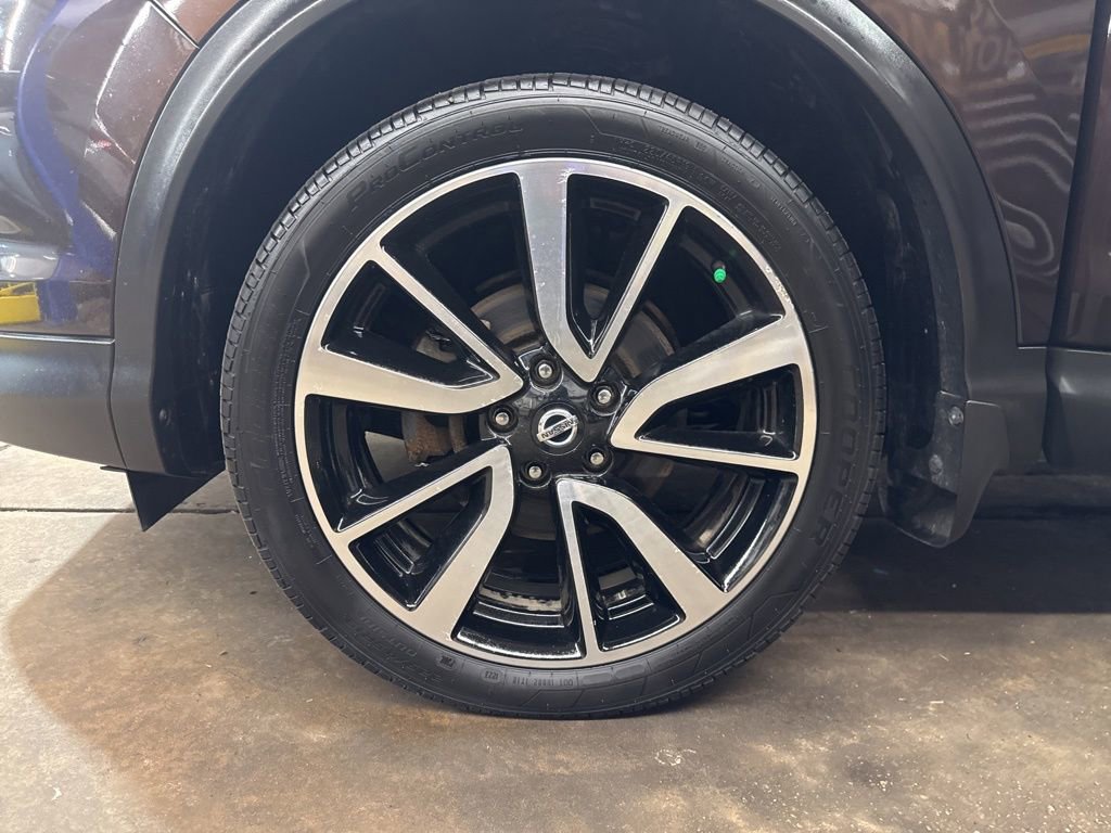 Used 2017 Nissan Rogue Sport SL w/ SL Premium Package image 54