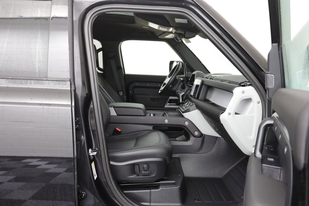 Used 2024 Land Rover Defender 110 SE image 20