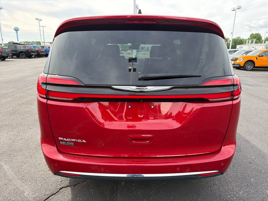 Used 2025 Chrysler Pacifica Select FWD image 4