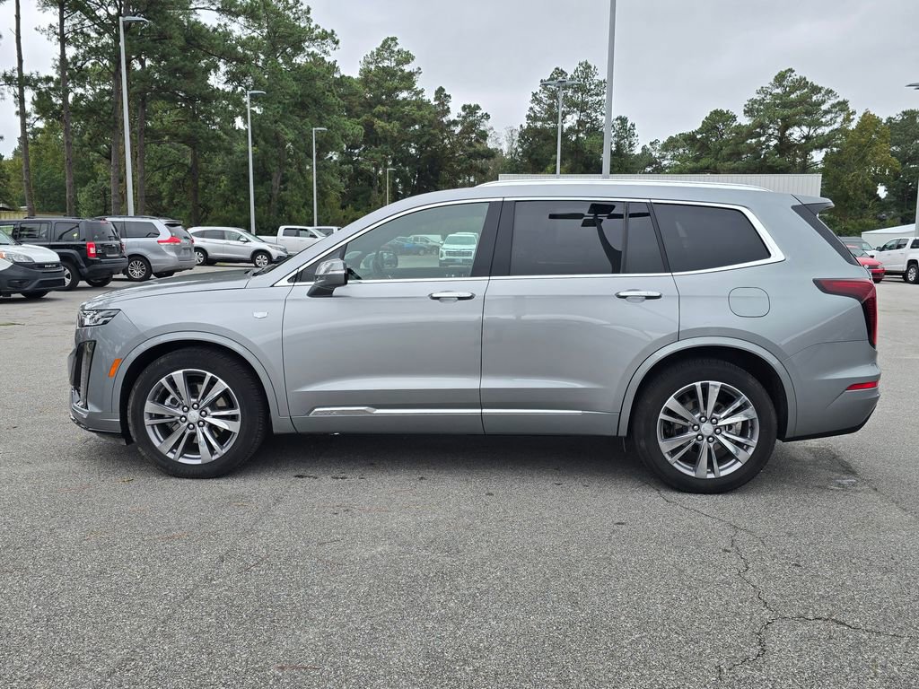 Used 2025 Cadillac XT6 Premium Luxury image 6