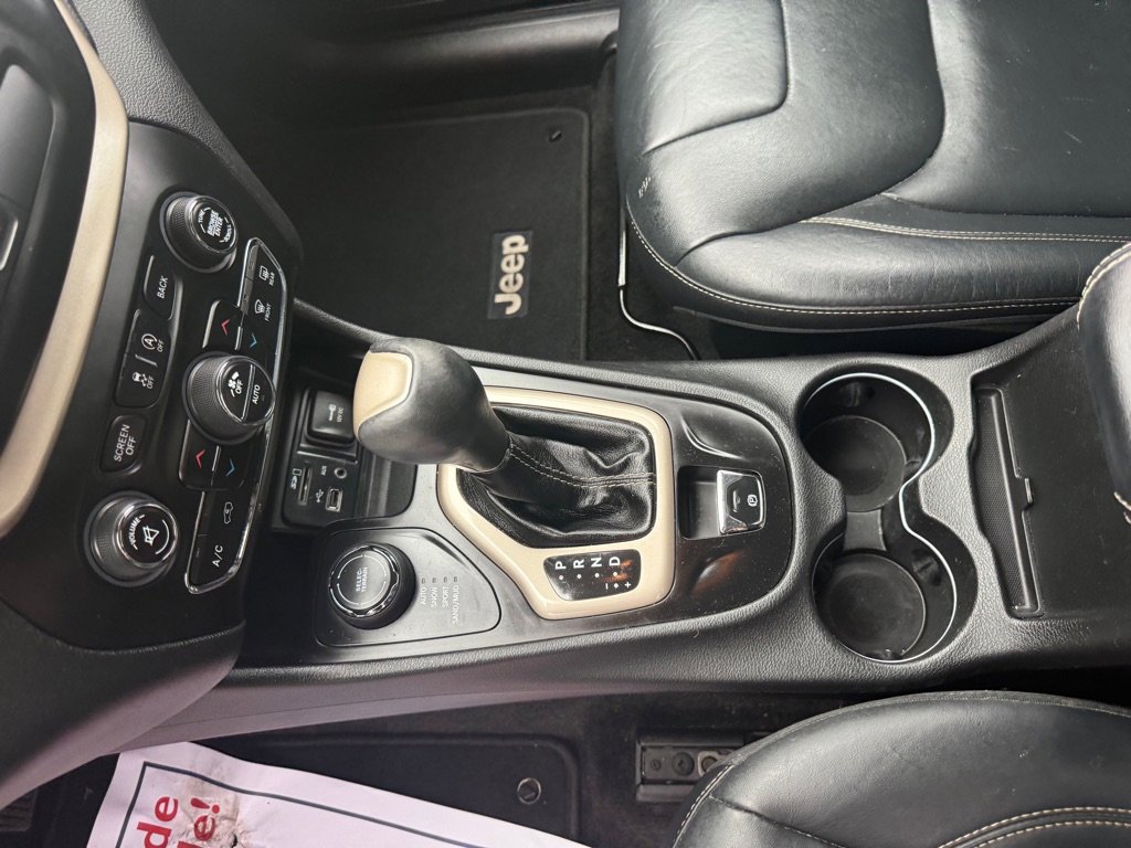 Used 2016 Jeep Cherokee Limited image 29