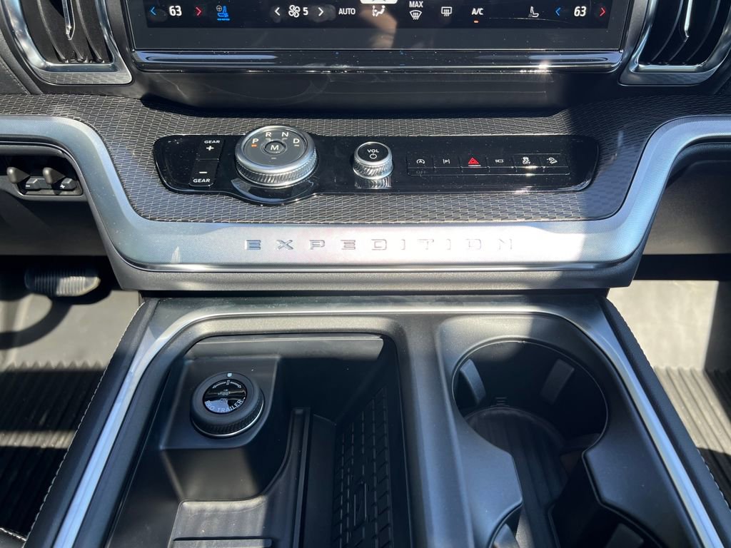 New 2025 Ford Expedition Platinum w/ Stealth Performance Package image 37