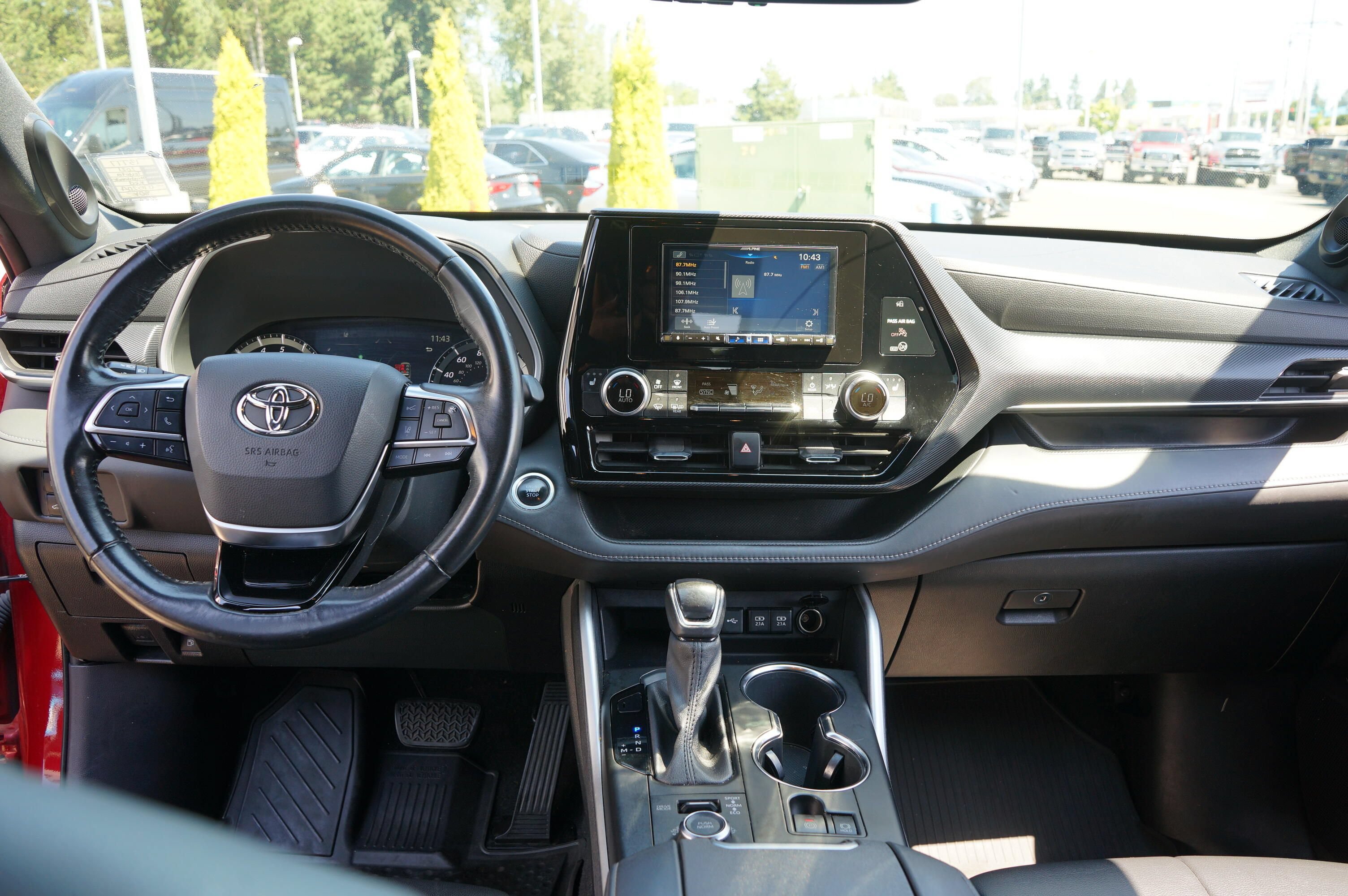Used 2021 Toyota Highlander XSE AWD/4WD image 16