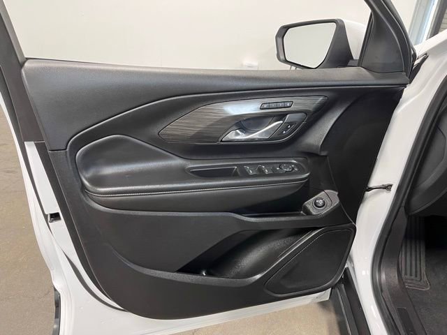 Used 2024 GMC Terrain SLT image 24