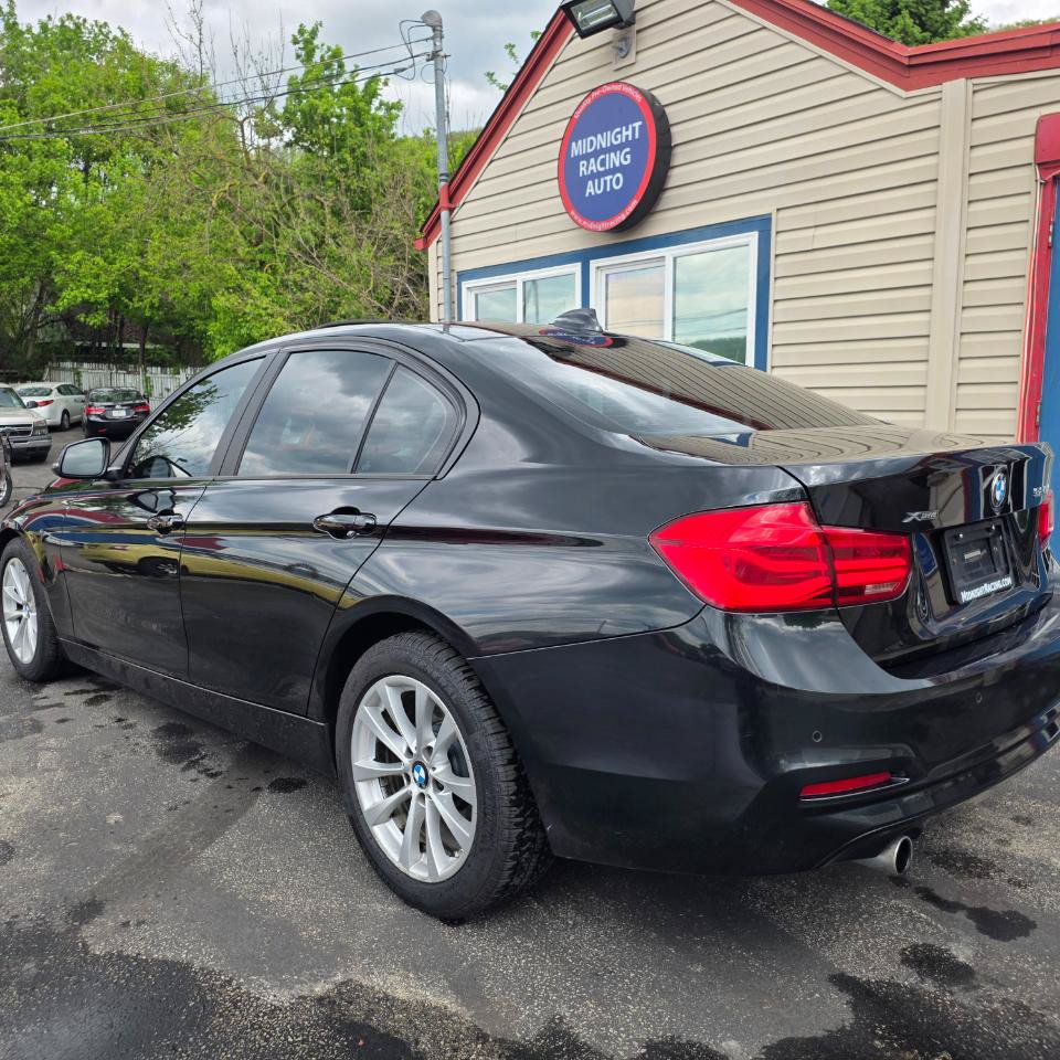 Used 2017 BMW 320i xDrive Sedan AWD/4WD image 10