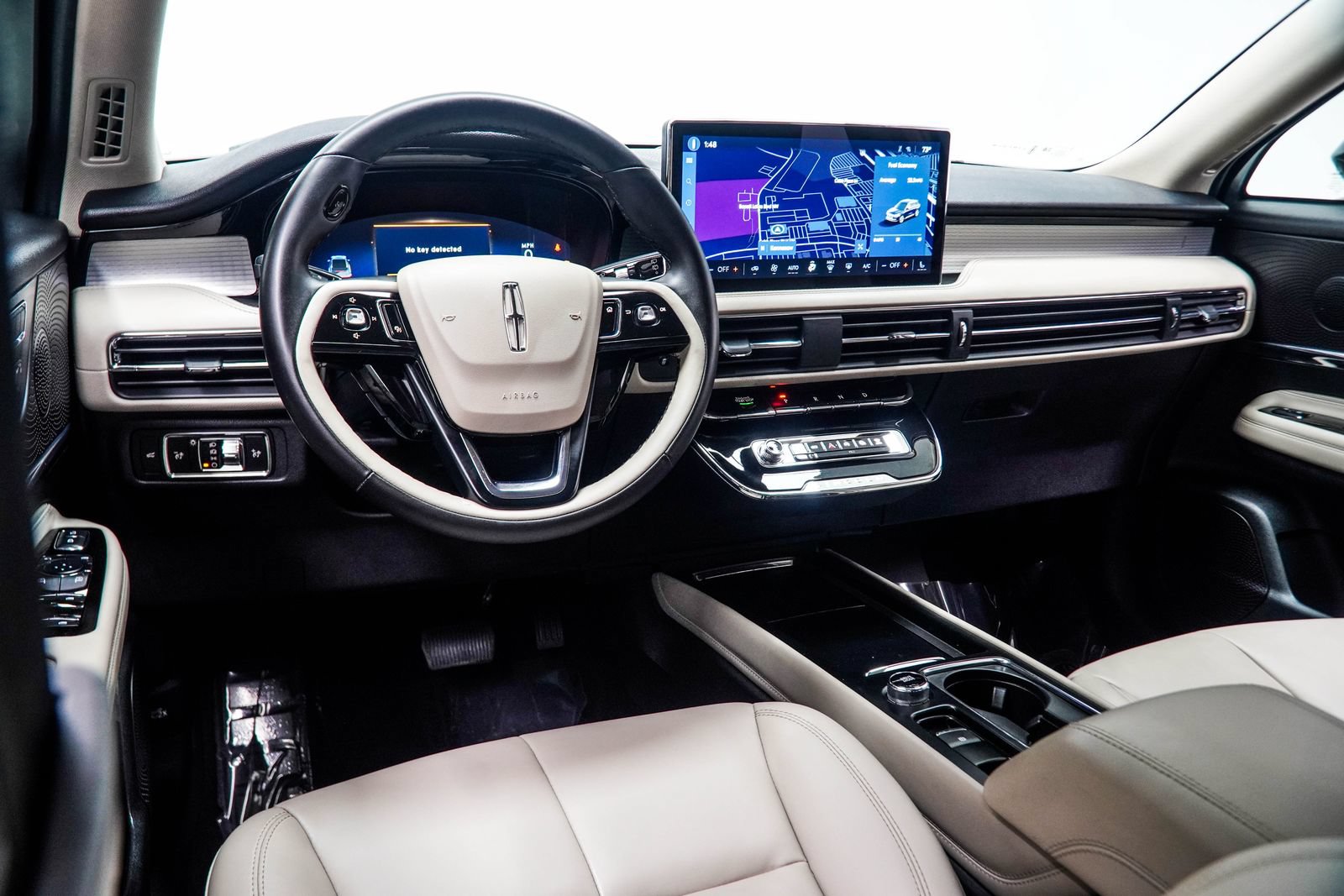 Used 2025 Lincoln Corsair AWD image 17