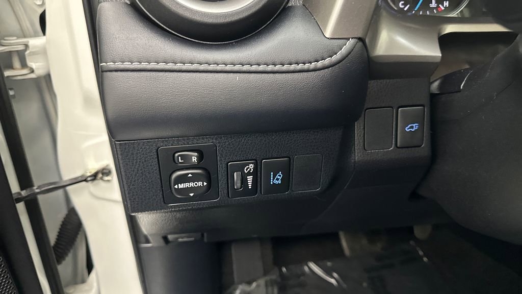 Used 2018 Toyota RAV4 Limited w/ Carpet Mat Package image 23