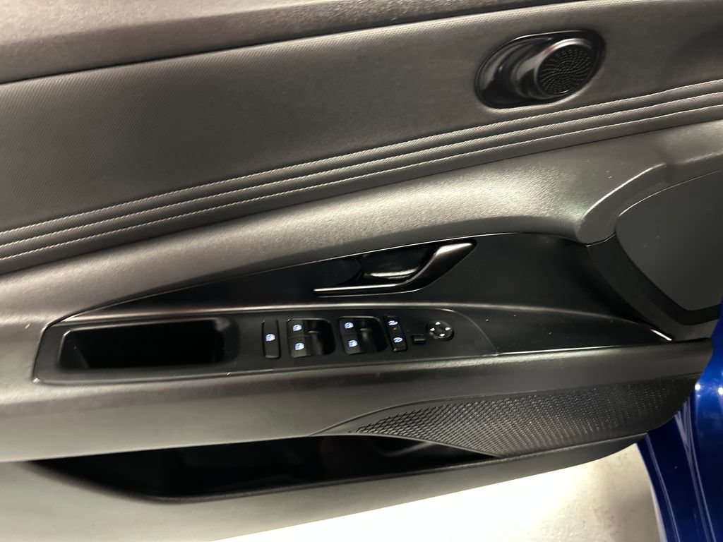 Used 2025 Hyundai Elantra Sport FWD image 12