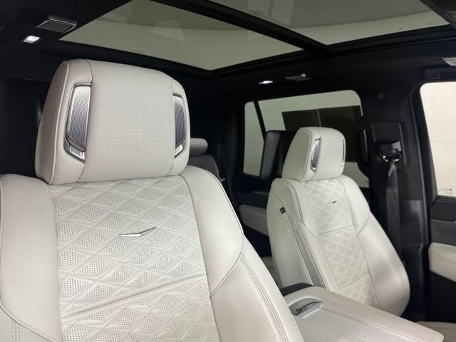 Used 2025 Cadillac Escalade Sport Platinum w/ LPO, Floor Liner Package AWD/4WD image 29