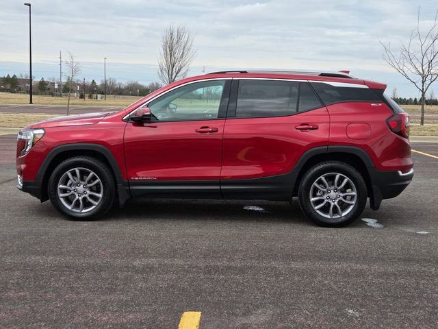 Used 2024 GMC Terrain SLT w/ Infotainment Package II image 7