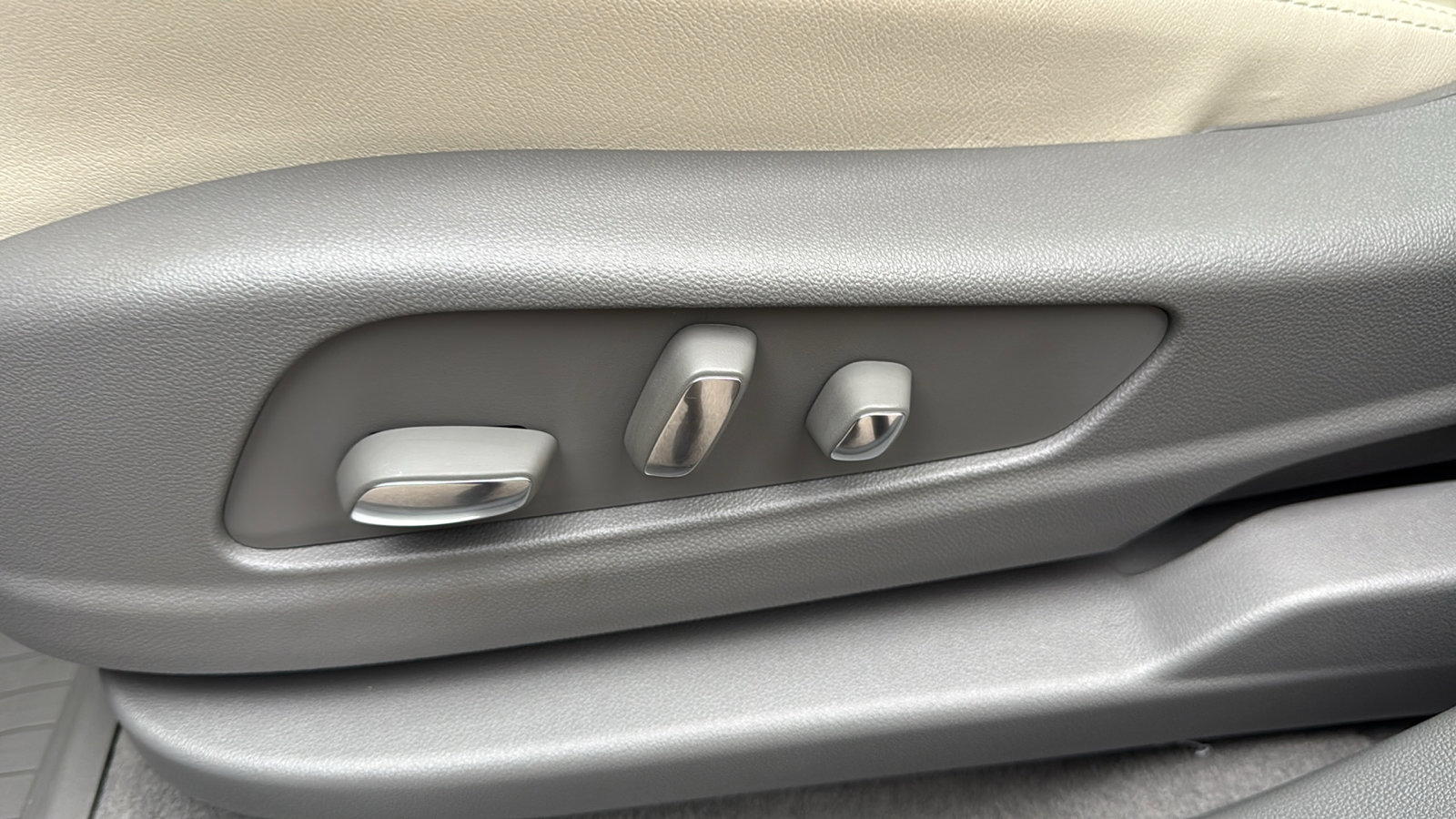 New 2026 Cadillac XT5 Premium Luxury w/ Driver Assist Package image 12