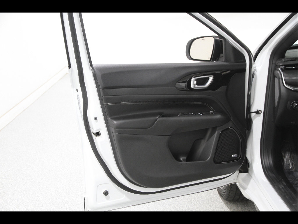 Used 2023 Jeep Compass High Altitude AWD/4WD image 4