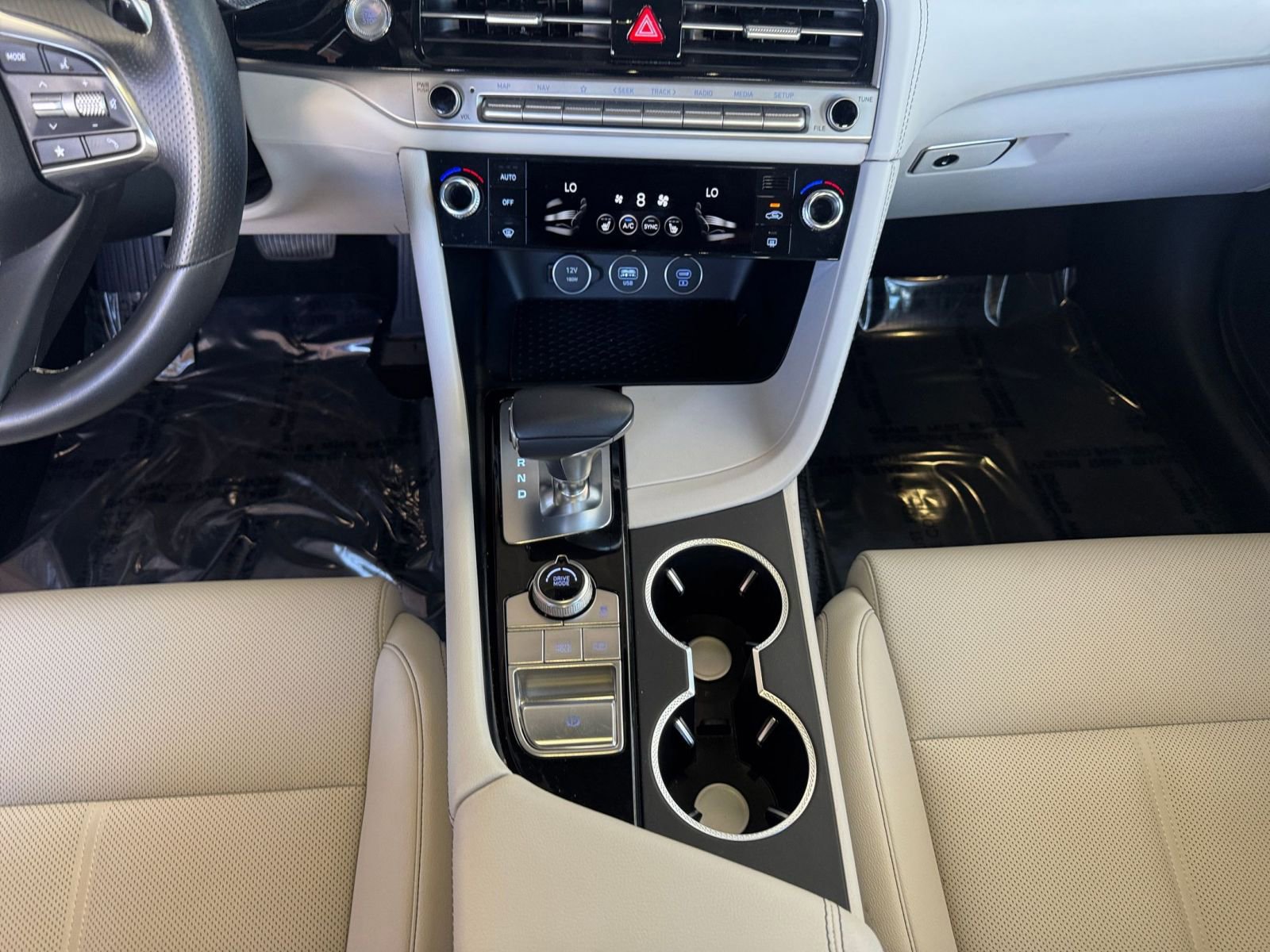 Used 2025 Genesis G70 2.5T image 41
