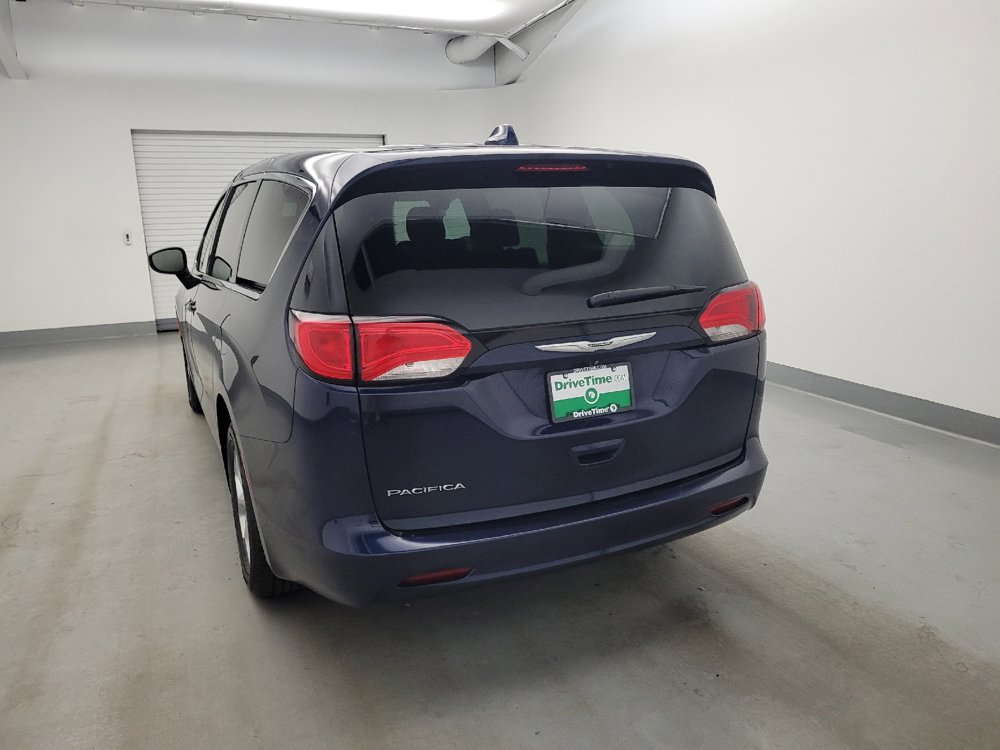Used 2017 Chrysler Pacifica LX w/ Tire & Wheel Group FWD image 6