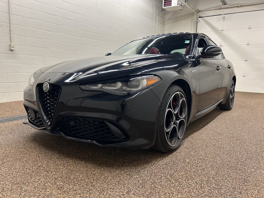 Used 2024 Alfa Romeo Giulia Veloce image 5