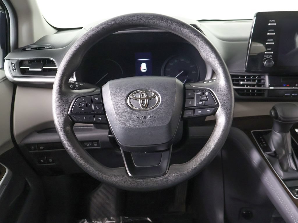 Used 2024 Toyota Sienna LE AWD/4WD image 35