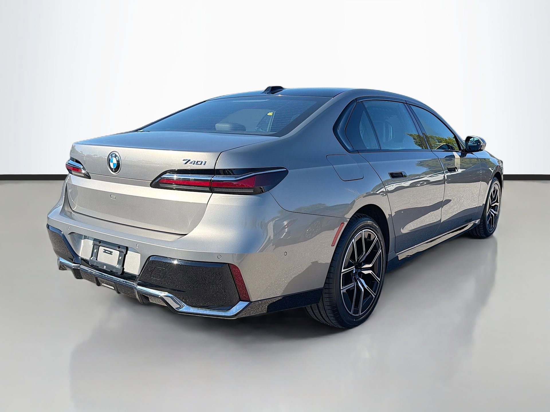 Certified 2024 BMW 740i image 4