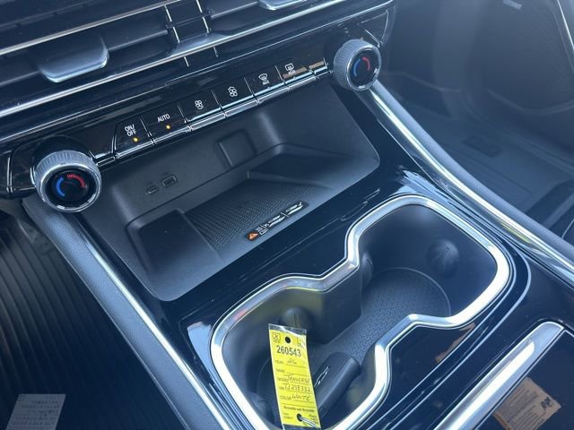 New 2026 Chevrolet Traverse RS w/ LPO, Floor Liner Package image 32