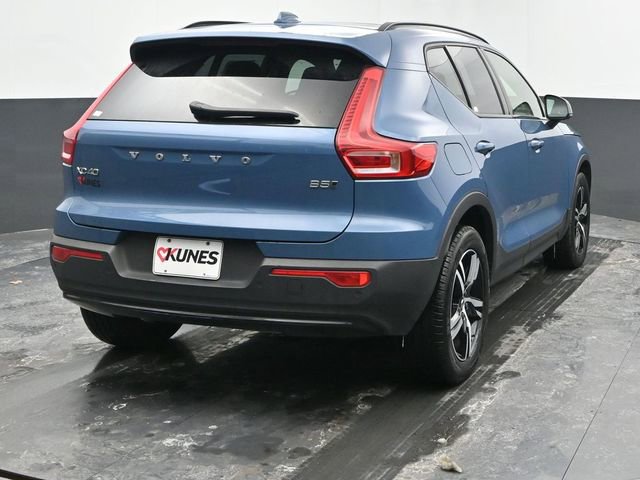 Used 2024 Volvo XC40 B5 Core image 8