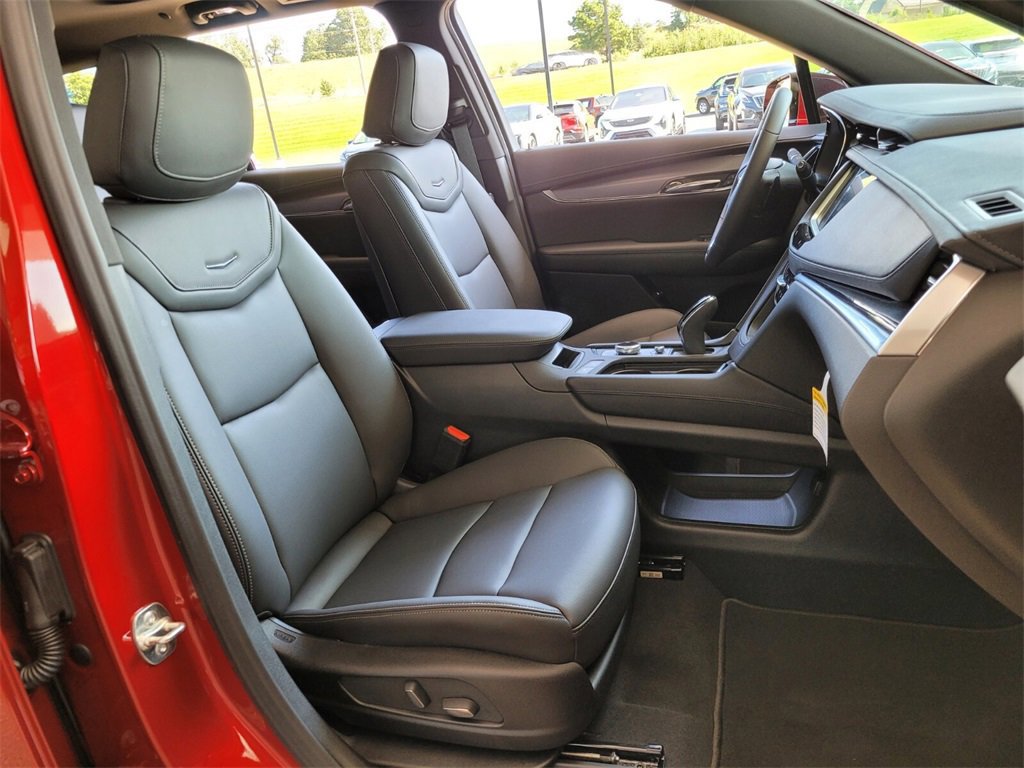 New 2025 Cadillac XT6 Luxury image 21