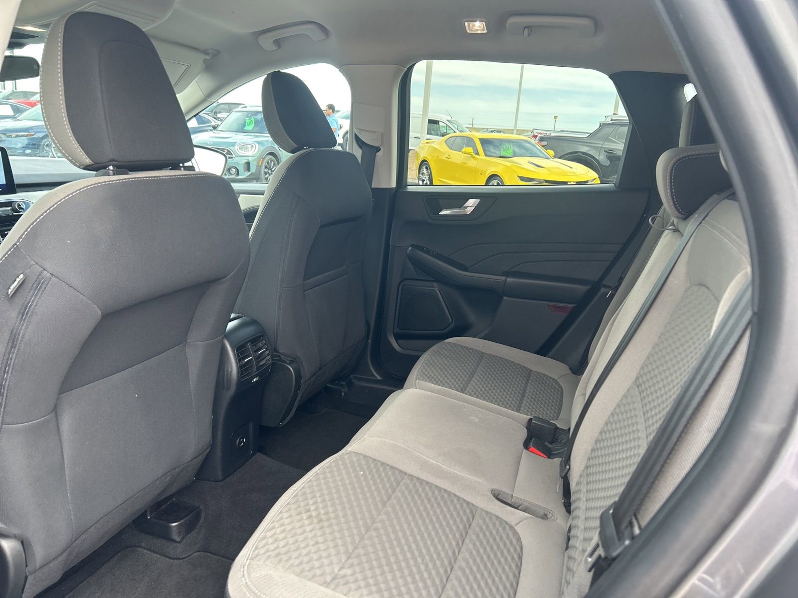 Used 2021 Ford Escape SE w/ SE Sport Appearance Package image 10