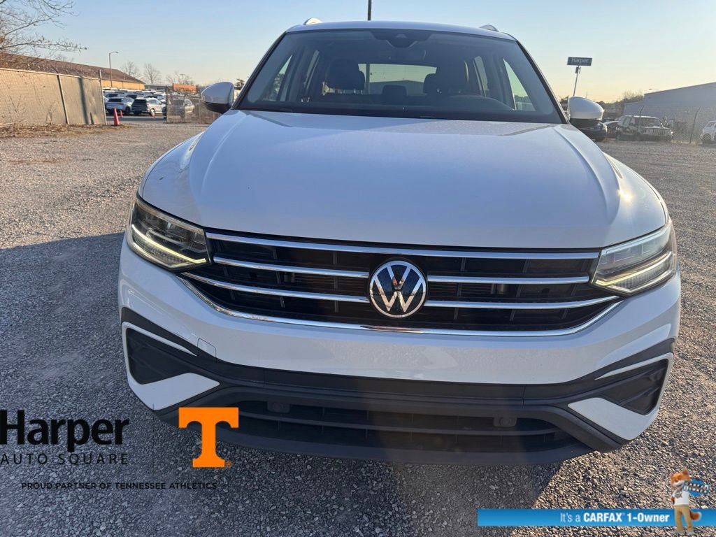 Used 2022 Volkswagen Tiguan SE w/ Panoramic Sunroof Package image 8