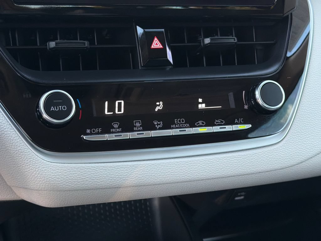 Used 2025 Toyota Corolla LE FWD image 28