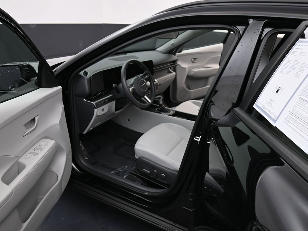 Certified 2025 Hyundai Kona SEL image 12