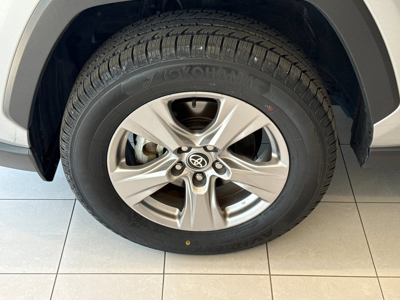 Used 2025 Toyota RAV4 XLE AWD/4WD image 15