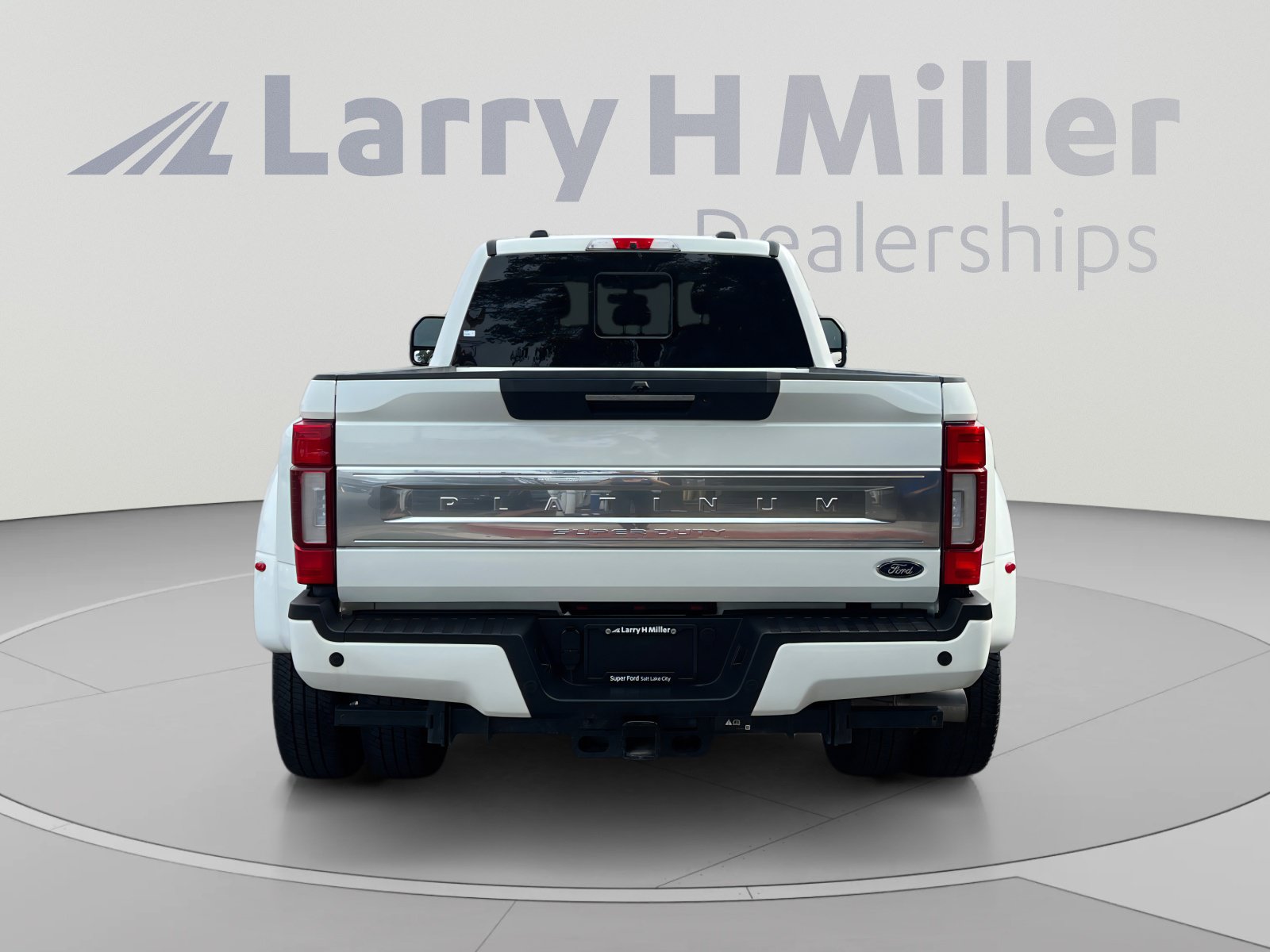 Certified 2021 Ford F350 Platinum w/ FX4 Off-Road Package AWD/4WD image 4